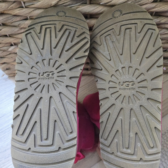 UGG Fuchsia Boots with Bows Kids Size 5/ Womens's 7 - Picture 8 of 10